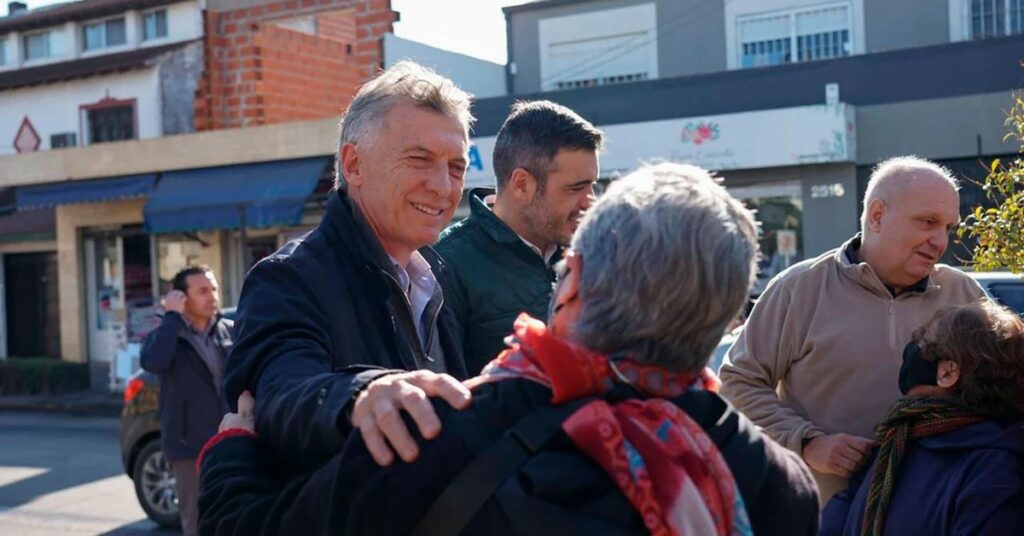 Macri pidió "retomar el rumbo de los '90" y ponderó a Sarmiento
