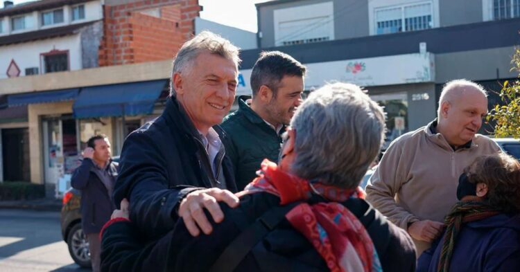 Macri pidió "retomar el rumbo de los '90" y ponderó a Sarmiento