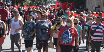 Ser periféricos, pero dependientes del centro
