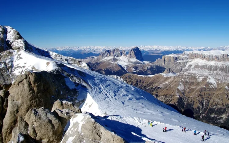 Alpes italianos: Al menos seis muertos por el desprendimiento de parte de un glaciar