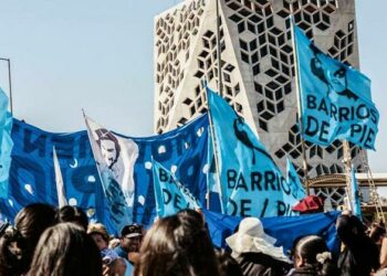 Organizaciones se movilizan en el Centro en reclamo por mejoras económicas y contra el ajuste