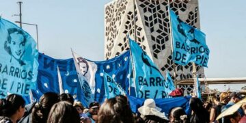 Organizaciones se movilizan en el Centro en reclamo por mejoras económicas y contra el ajuste