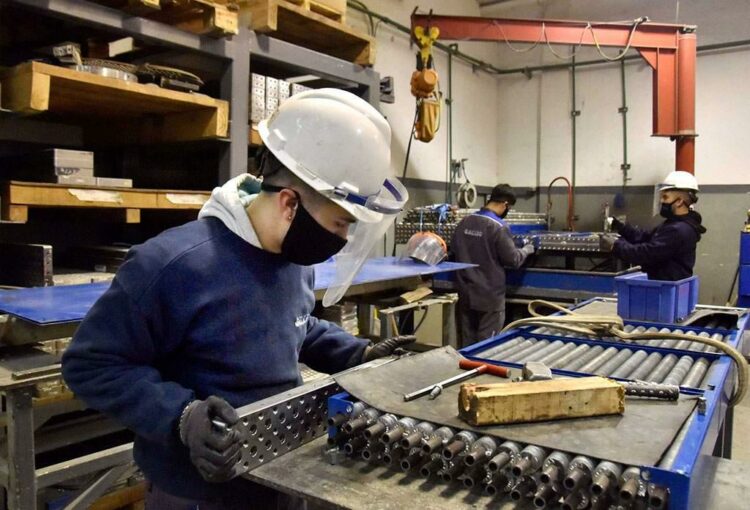 Las pymes registraron una alza de 19,2% en los costos y advierten que están teniendo subas en dólares