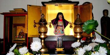 A una muñeca japonesa le crece el pelo desde hace 90 años