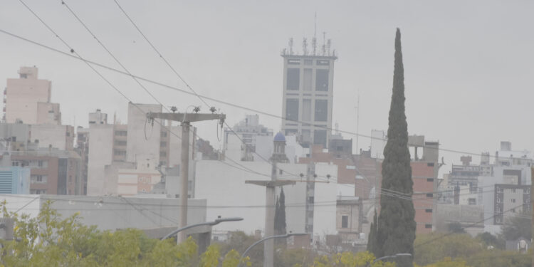Córdoba amaneció cubierta por un manto de niebla