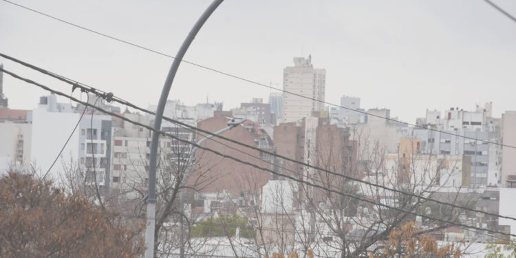 Córdoba amaneció cubierta por un manto de niebla