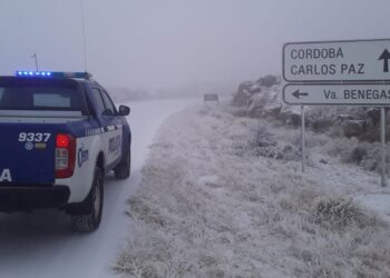 Continúa cerrado el Camino de las Altas Cumbres por presencia de hielo sobre el asfalto