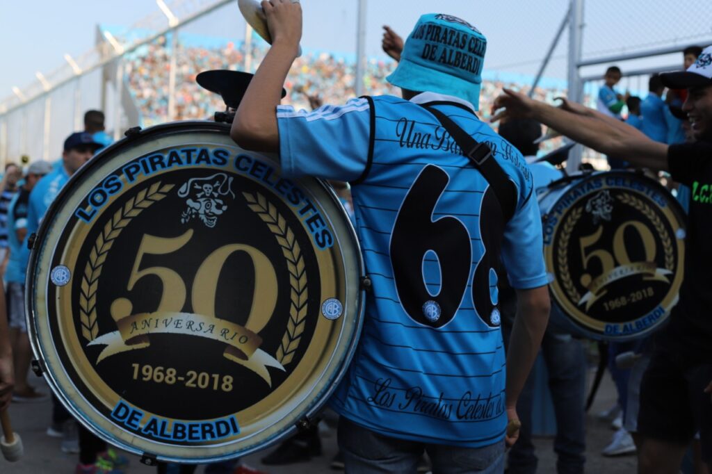 ¿Qué hay en las barras de fútbol además de violencia?