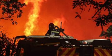 Europa occidental lucha contra los incendios en medio de una ola de calor