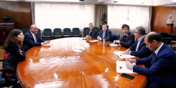 Batakis intenta buscar apoyo a su gestión en los gobernadores