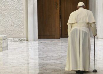 Francisco negó rumores de renuncia y se ofreció a ir a Moscú y Kiev a ayudar a la paz