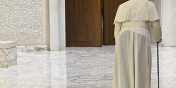 Francisco negó rumores de renuncia y se ofreció a ir a Moscú y Kiev a ayudar a la paz