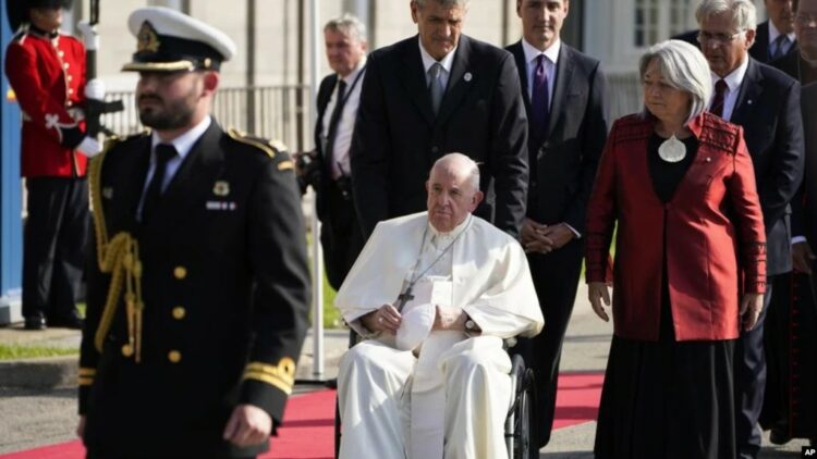 Para Canadá, el perdón de Francisco es "insuficiente"