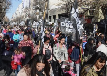 En Córdoba también marcharon contra el ajuste y por un bono de emergencia