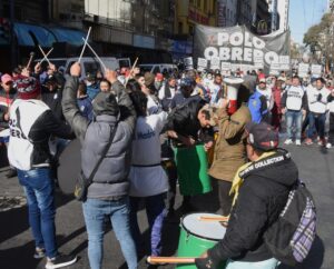 En Córdoba también marcharon contra el ajuste y por un bono de emergencia En Córdoba también marcharon contra el ajuste y por un bono de emergencia