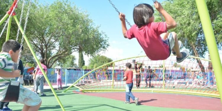 El 78% de las plazas no cuenta con juegos infantiles inclusivos