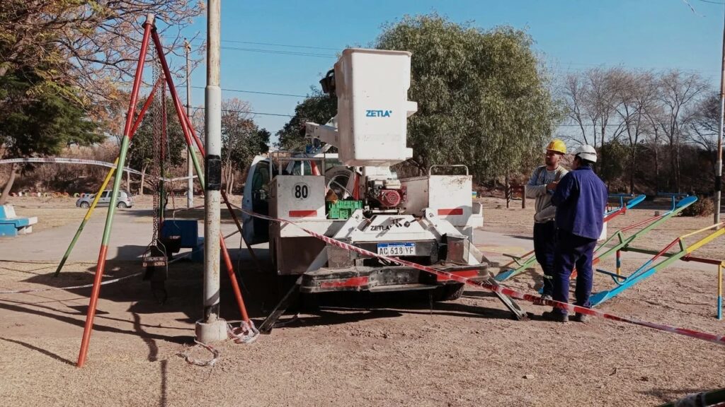 Otra niña se electrocutó en la plaza de barrio el Chingolo III