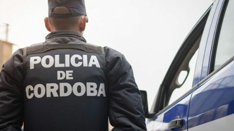 Tres policías condenados por agredir a una mujer