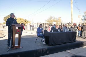 La Provincia instala servicios urbanos en 100 asentamientos