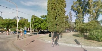 Una pandilla ataca y roba a la gente en el Parque Sarmiento