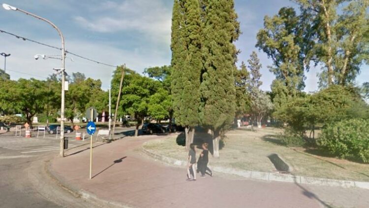 Una pandilla ataca y roba a la gente en el Parque Sarmiento