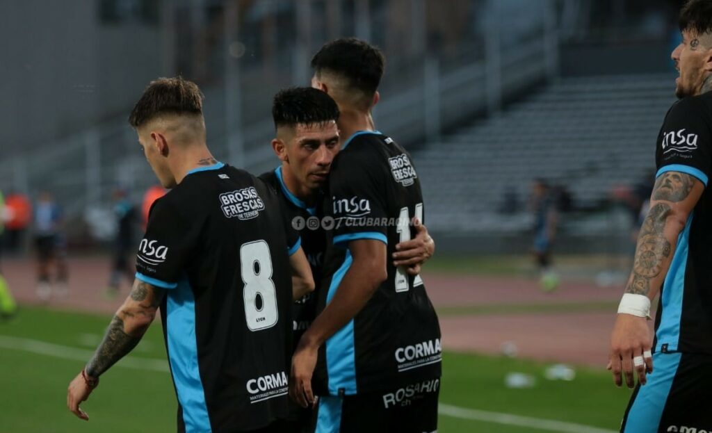 Racing le ganó a Juventud Antoniana y volvió al triunfo