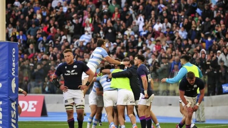 Agónico triunfo de Los Pumas