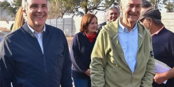 Schiaretti y Llaryora juntos en la urbanización de Villa Unión