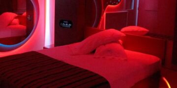 Fue a un “telo” con una chica y se encontró a las personas menos esperadas