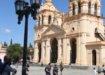 Conocé el esquema de cortes, desvíos y servicios públicos para el 9 de julio