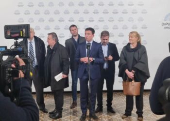 Intendentes de la UCR insisten en impulsar a De Loredo para gobernador