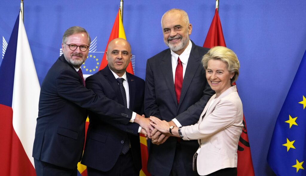 Tras años de espera y ausencia, la UE busca a los Balcanes