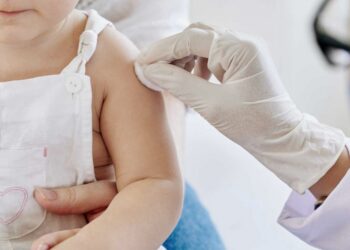 La SAP respaldó la aplicación de vacunas contra el coronavirus para niños de seis meses a tres años