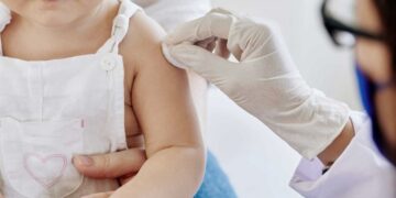 La SAP respaldó la aplicación de vacunas contra el coronavirus para niños de seis meses a tres años