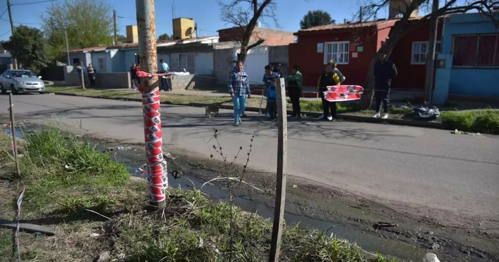 Perdió su vida electrocutado en la vía pública Perdió su vida electrocutado en la vía pública