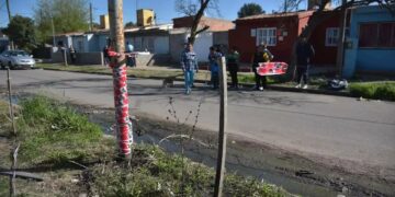 Perdió su vida electrocutado en la vía pública