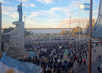Rosario marchó contra los incendios