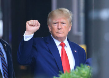 Trump aprovecha la pesquisa del FBI para relanzar su candidatura