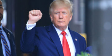 Trump aprovecha la pesquisa del FBI para relanzar su candidatura