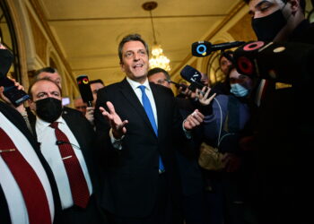 Massa inició el ajuste con recortes por $70.000 millones