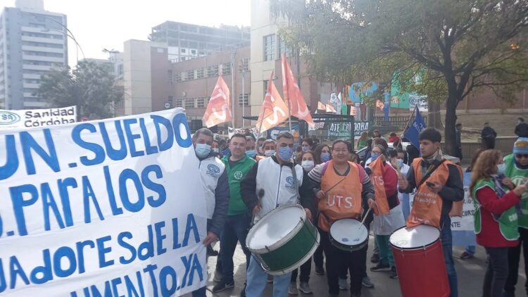 Trabajadores de la salud se movilizaron para exigir paritarias