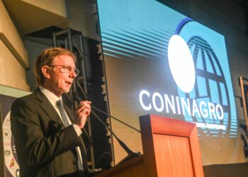 Endurecen el cepo a las importaciones y alimentan la tensión con los productores