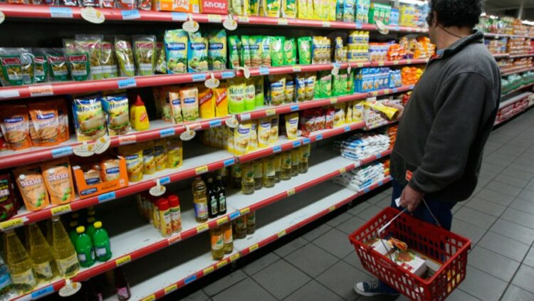 Canasta básica: una familia necesitó $111.298 para no ser pobre