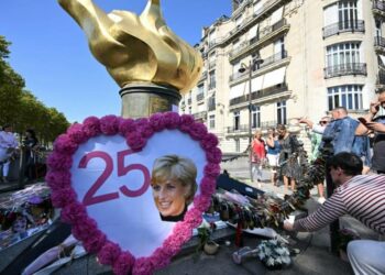 A 25 años de la muerte de Lady Di, Londres y París se llenaron de homenajes