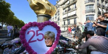 A 25 años de la muerte de Lady Di, Londres y París se llenaron de homenajes