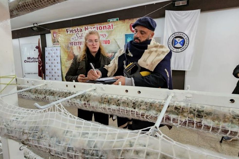 Oncativo vuelve a consagrarse con el salame más largo del país Oncativo vuelve a consagrarse con el salame más largo del país