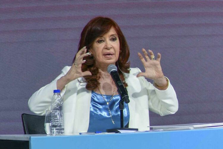 El fiscal Luciani pidió 12 años de prisión e inhabilitación de por vida para ejercer cargos públicos contra CFK