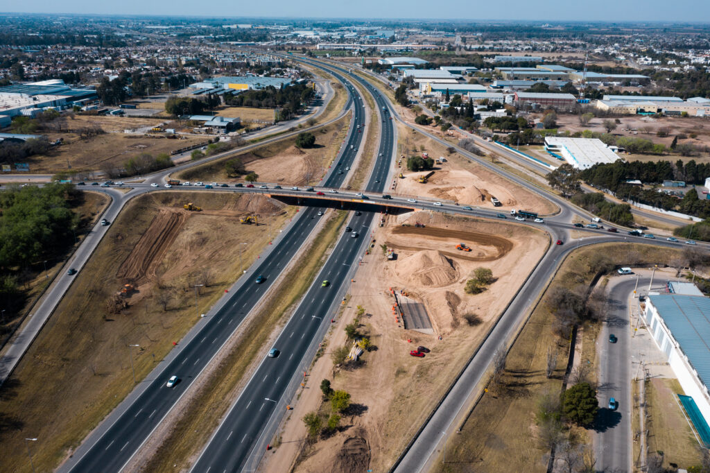 Avanzan las obras viales del distribuidor de tránsito en la zona sur de la Ciudad