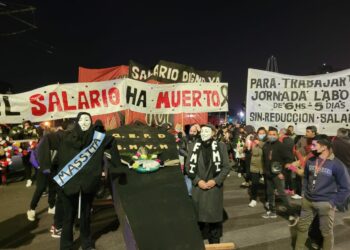 Marchan en el centro de Córdoba en reclamo por el salario mínimo, vital y móvil