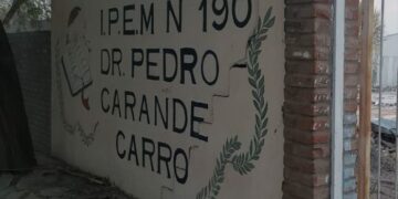 Cuatro mujeres detenidas tras violentar a una alumna en la puerta de la escuela